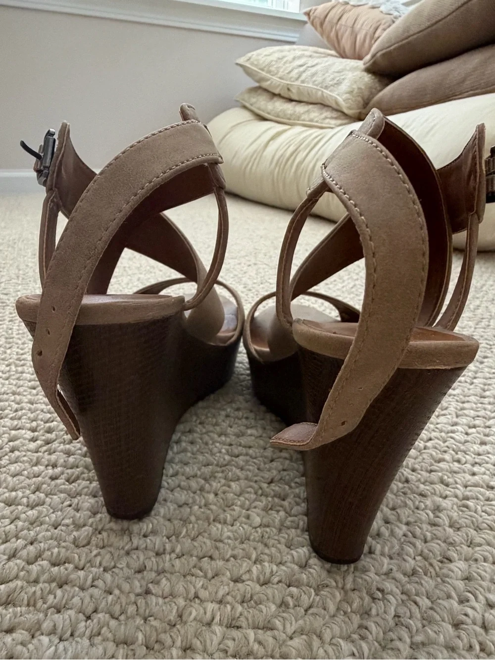 Indigo rd. - Women's Taupe Suede Strappy Platform Sandals (7)